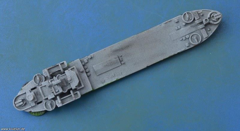 Vor dem endgültigen Umbau des Modells zeigt es hier die typische Brückengestaltung eines LST aus der Vietnam-Aera. Die Bemalung stammt aus dem 2.Wk von LST-776