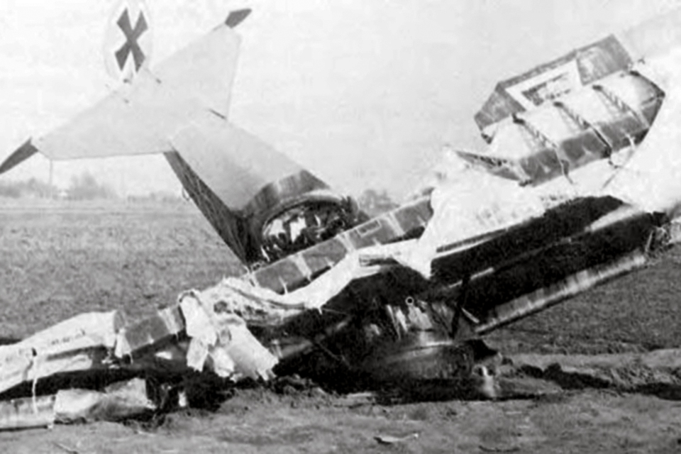 Lothar v. Richthofens Fokker 454/17 Bruchlandung nach Gefecht mit Sopwith Camel von A.Orlebar am 13.3.1918<br>