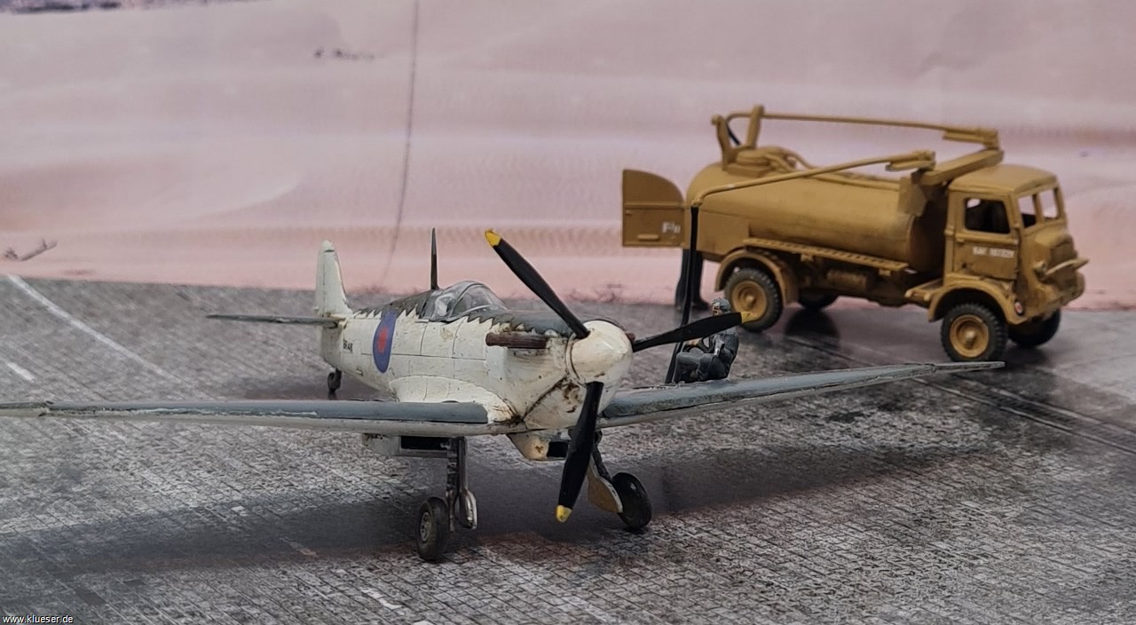 Bedford QL Tanker, Supermarine Spitfire PR IV