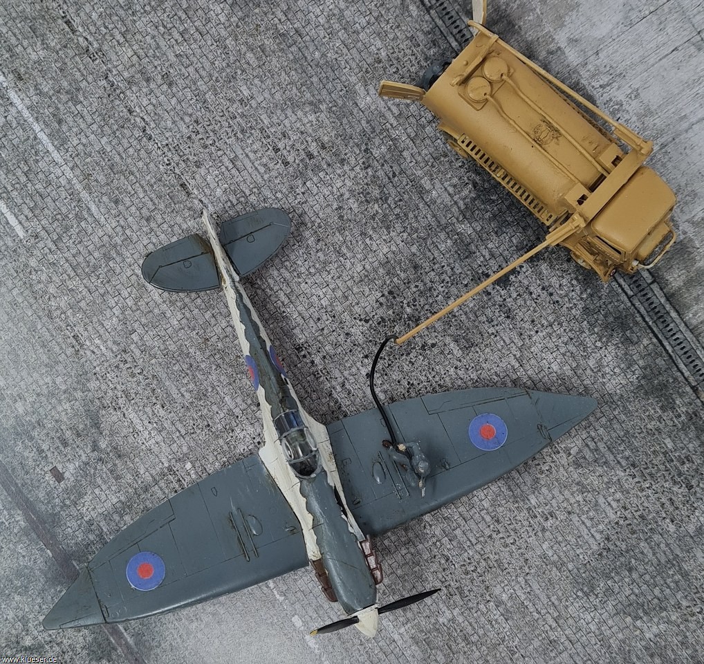 Bedford QL Tanker, Supermarine Spitfire PR IV