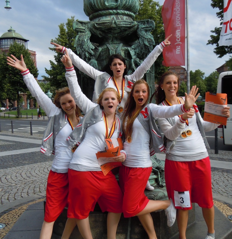 Vera Klüser und ihre Truppe als deutsche Meister